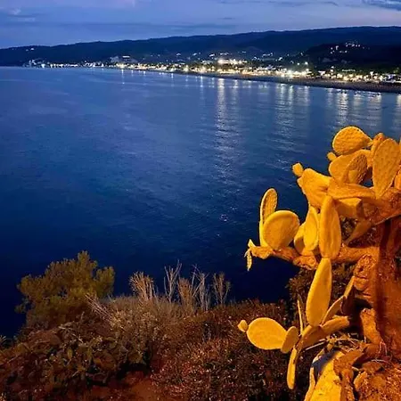 Cozy Flat By The Sea In The Old Town Appartamento